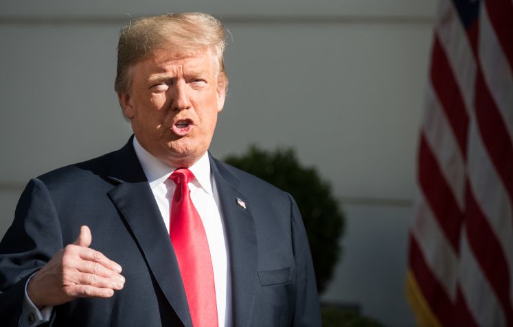 11.07.2018, Belgien, Brüssel: Donald Trump, Präsident der USA, spricht anlässlich seines Treffens mit dem Nato-Generalsekretär Stoltenberg beim Nato-Gipfel in der Brüsseler Residenz des amerikanischen Botschafters. Vom 11. bis 12.07.2018 nehmen die Staats- und Regierungschefs der 29 Nato-Mitgliedstaaten und Vertreter der EU am Gipfeltreffen des nordatlantischen Verteidigungsbündnisses teil.