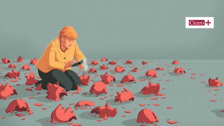 Merkel geht ihre Rechnung durch, umgeben von zertrümmerten, leeren Sparschweinen