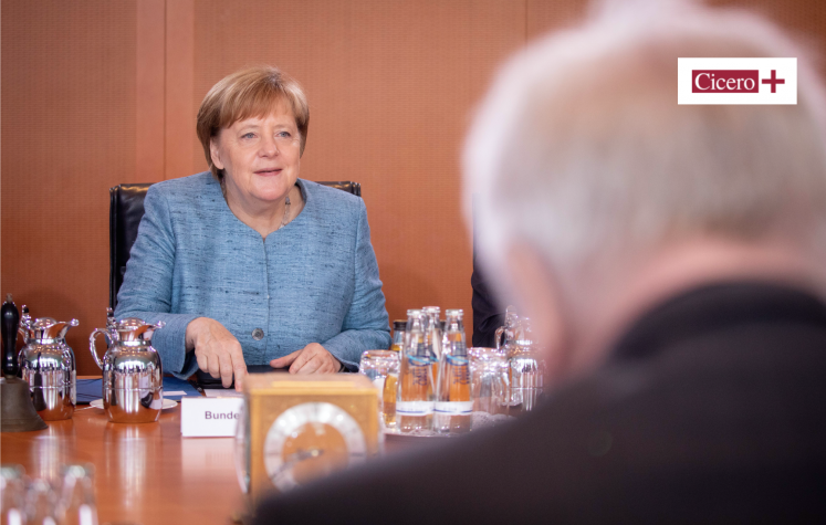 Angela Merkel und Horst Seehofer am Kabinettstisch