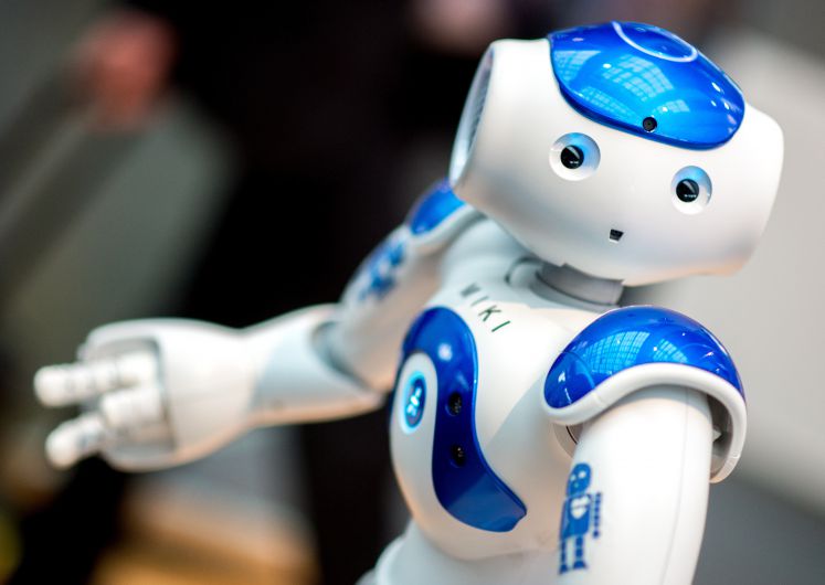 Der für Bildungszwecke programmierte Roboter "Miki" steht am Stand des Bundesministeriums für Bildung und Forschung bei der Digitalisierungsmesse Cebit. 