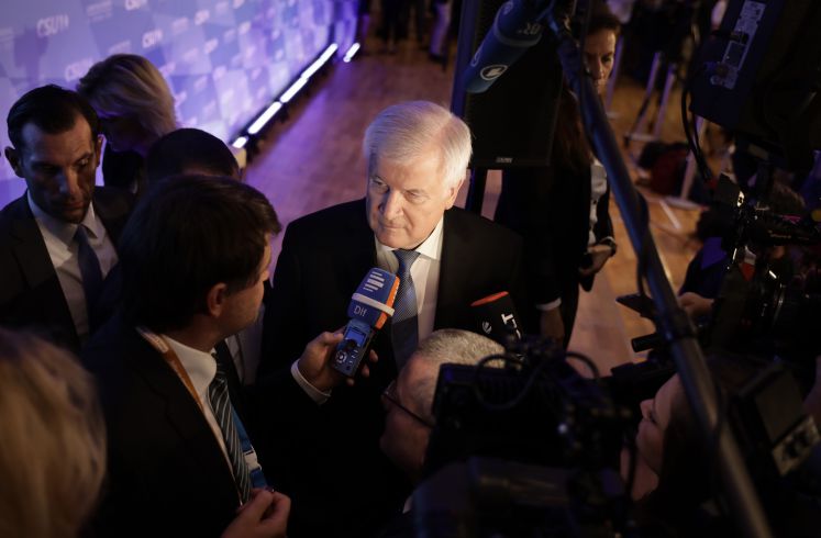 Horst Seehofer nach der Bayernwahl vor Journalisten