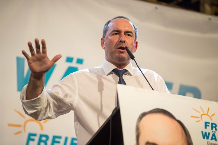 03.09.2018, Bayern, Abensberg: Hubert Aiwanger (Freie Wähler), Landesvorsitzender der Freien Wähler in Bayern und Bundesvorsitzender des Bundesverbandes Freie Wähler, spricht beim politischen Frühschoppen auf dem Volksfest Gillamoos. 