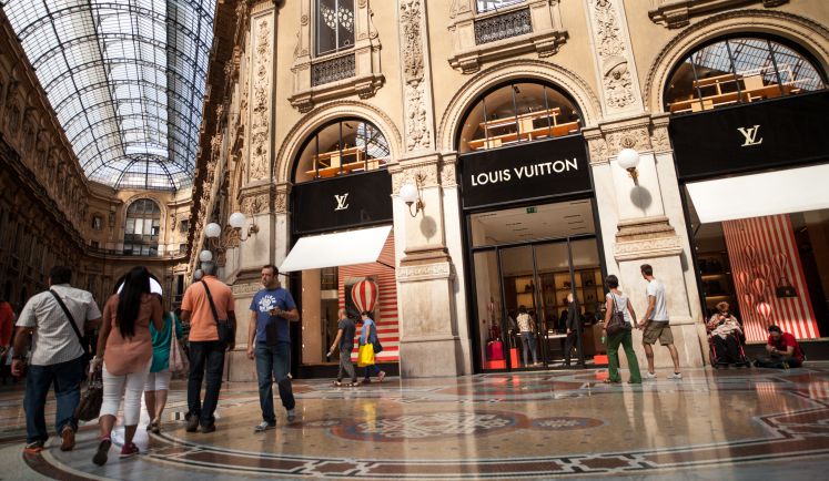 Ein Geschäft des Modeherstellers Louis Vuitton in der Galleria Vittorio Emanuele II,