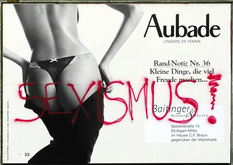 Werbeplakat für Dessous des Herstellers Aubade mit der Aufschrift mit der Aufschrift "Sexismus"
