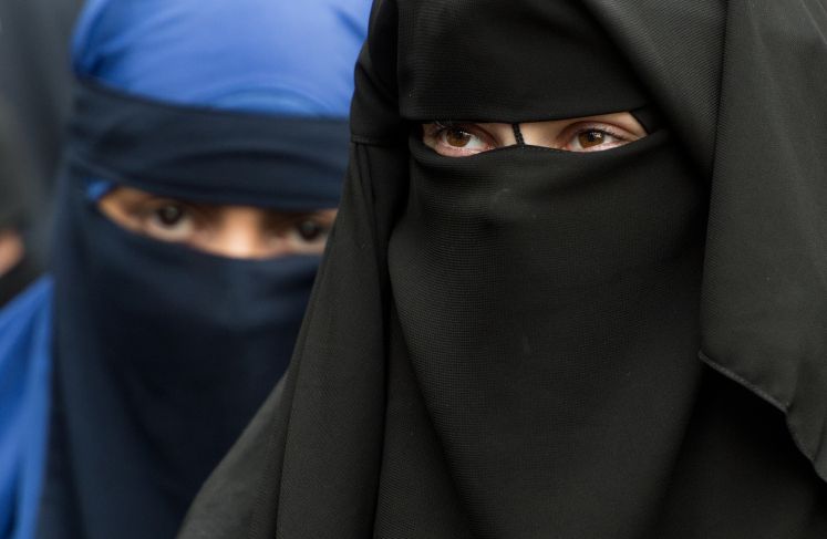 Frauen mit Nikab