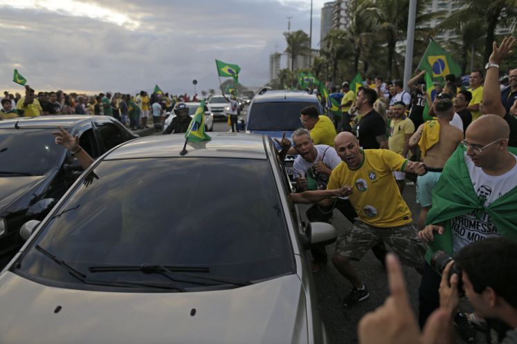 Feiernde Unterstützer von Jair Bolsonaro