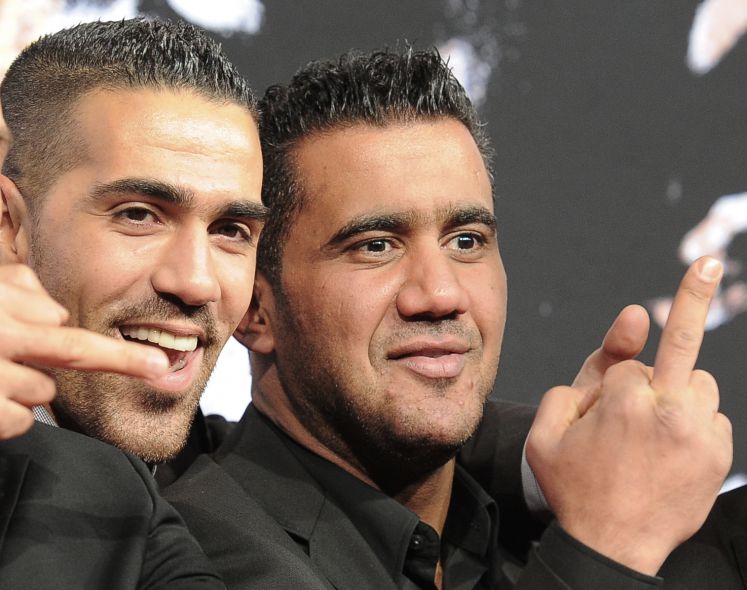 Der Rapper Bushido (l) posiert mit Arafat Abou-Chaker am 03.02.2010 bei der Premiere des Films "Zeiten ändern Dich" in Berlin.