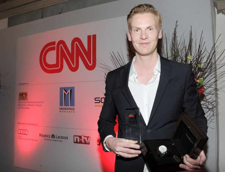 Der Journalist Claas Relotius wird am 27.03.2014 als "CNN Journalist of the Year 2014" für seinen Beitrag " Die Reportage -Der Mörder als Pfleger" im Rahmen einer Gala im Künstlerhaus am Lenbachplatz in Muünchen (Bayern) für herausragende internationale Berichterstattung prämiert.