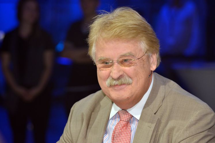 Elmar Brok, Vorsitzender des Ausschusses für Auswärtige Angelegenheiten des Europäischen Parlaments (CDU), aufgenommen am 15.09.2016 während der ZDF-Talksendung "Maybrit Illner" zum Thema "Waffenruhe in Syrien - Hoffnung auf Frieden?"