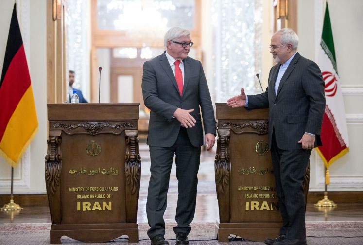 Frank Walter Steinmeier besucht als Außenminister seinen iranischen Amtskollegen Javad Zarif