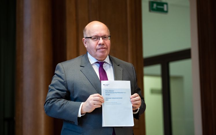 Peter Altmaier (CDU), Bundesminister für Wirtschaft und Energie, stellt bei einer Pressekonferenz im Bundeswirtschaftsministerium die Nationale Industriestrategie 2030 vor. 