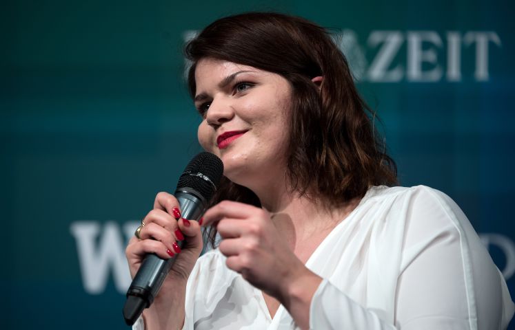 Sophie Passmann, Autorin, Komikerin und Radiomoderatorin, spricht bei der "Zeit"-Konferenz "Der Auftrag". Bei der Konferenz der Wochenzeitung "Die Zeit" mit dem Titel "Der Auftrag" diskutieren Entscheidungsträger aus Politik, Wirtschaft und Wissenschaft gesellschaftlich drängende Zukunftsthemen.