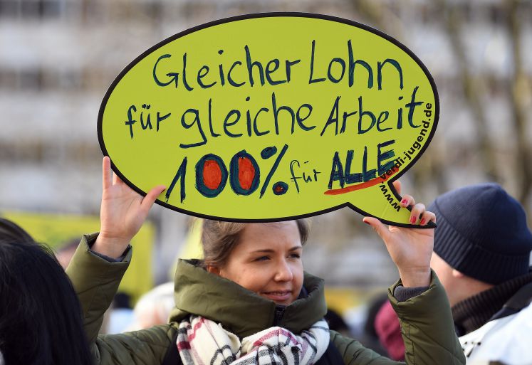 Demonstration gegen ungleiche Löhne