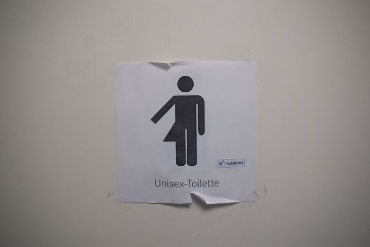 Eine Toilette in der Parteizentrale der Linken ist als "Unisex-Toilette" gekennzeichnet.