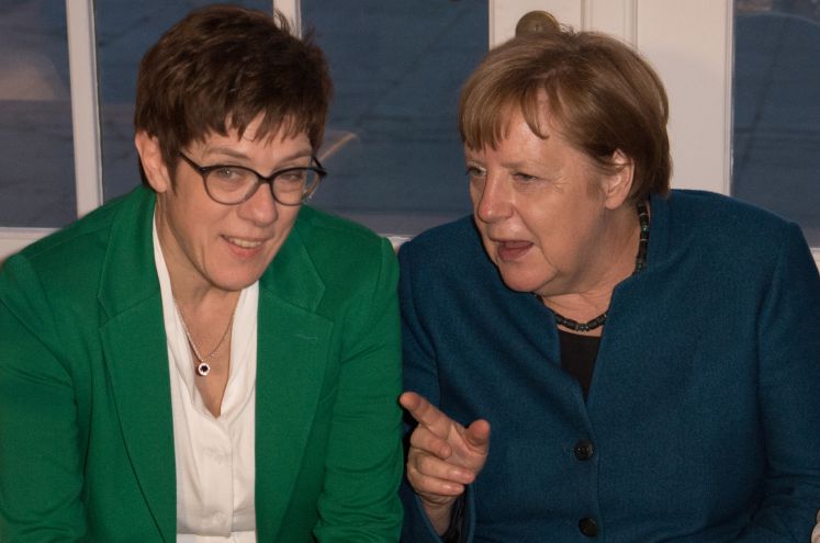 Annegret Kramp-Karrenbauer und Angela Merkel