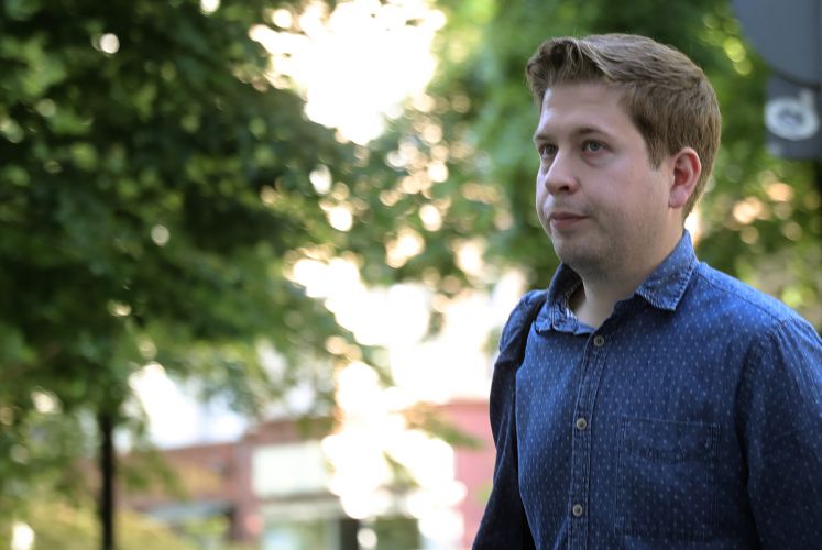 uso-Chef Kevin Kühnert kommt zu einer außerordentlichen Klausurtagung seiner Partei.