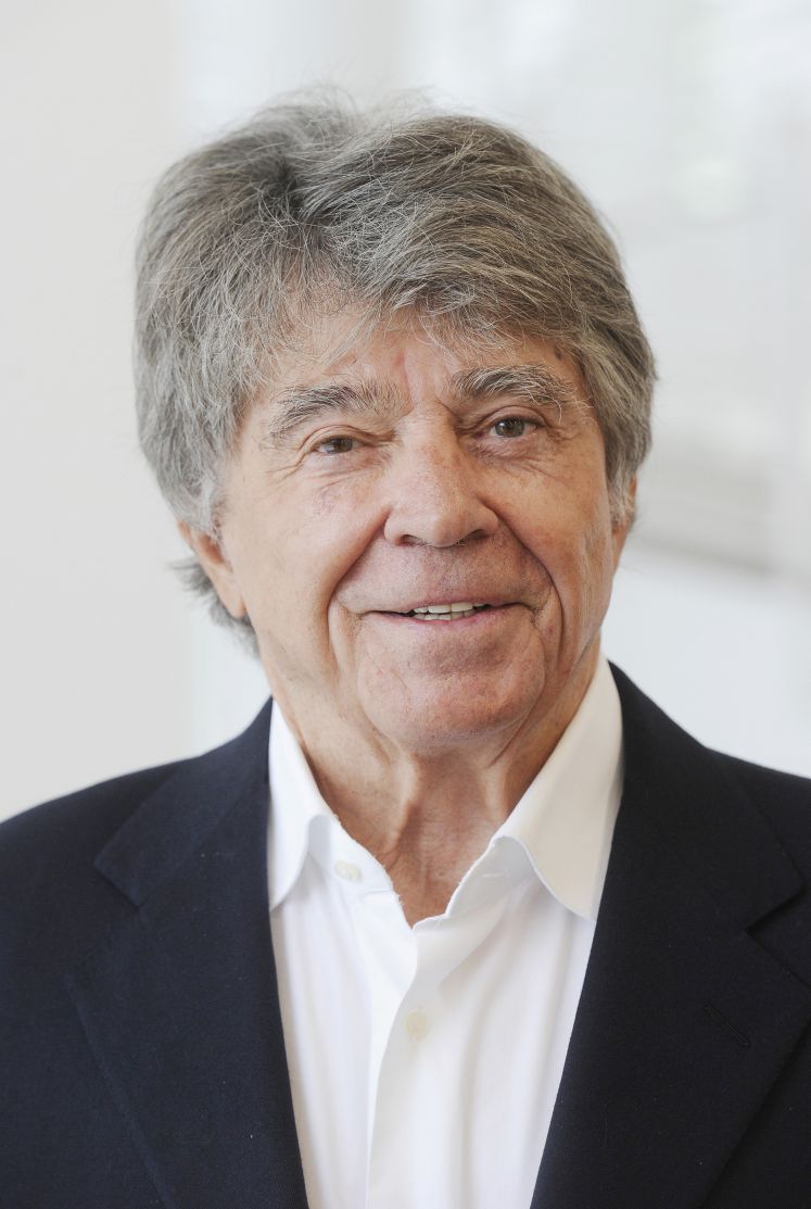 Frieder Burda steht am Mittwoch (16.03.2011) in Baden-Baden im Museum 