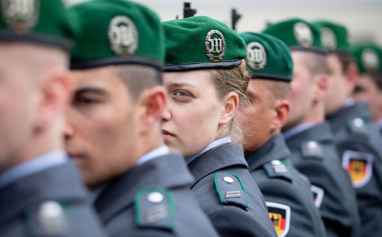 Soldaten sollen kostenlos Bahn fahren