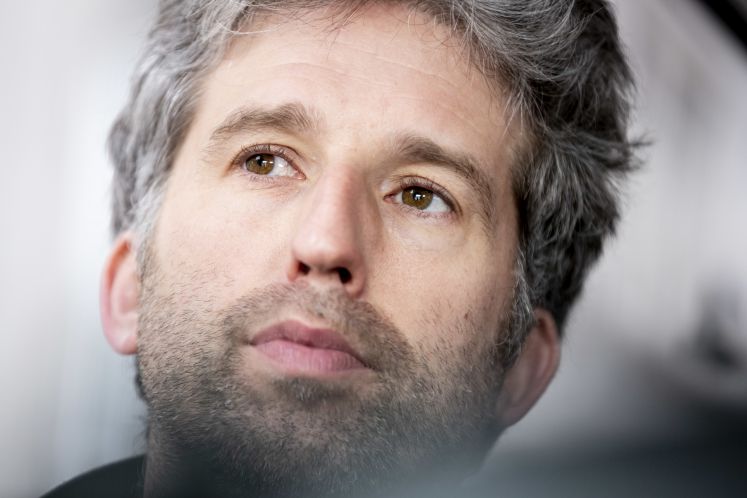 20.02.2019, Berlin: Boris Palmer (Bündnis 90/Die Grünen), Oberbürgermeister von Tübingen, sitzt bei einer Berlin-Tour im Bus. Nachdem Palmer viele Missstände in Berlin beklagt hatte, nimmt er auf Einladung von mit Burkard Dregger, CDU-Fraktionsvorsitzender im Abgeordnetenhaus von Berlin, an einer Tour durch Berlin teil.