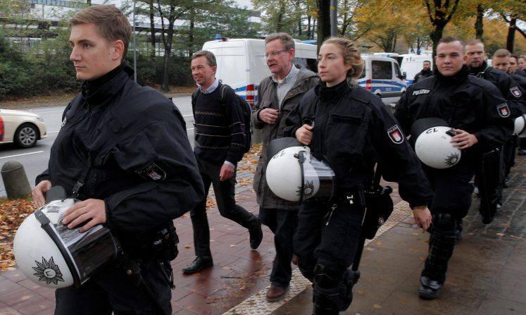 bernd-lucke-uni-hamburg-antifa-asta