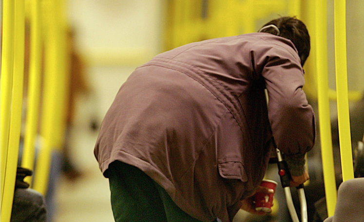 bettler-obdachlose-wohnungslos-begruessung
