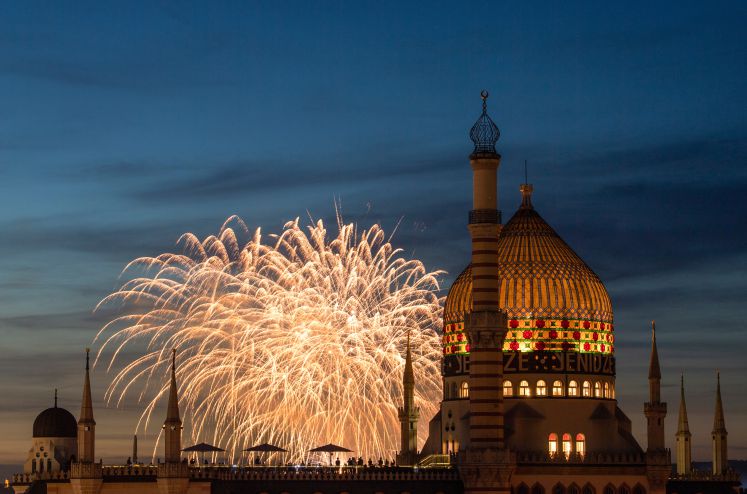 politischer-islam-ostdeutschland-seyran-ates-kopftuch