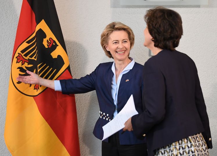 sylvie-goulard-emmanuel-macron-ursula-von-der-leyen
