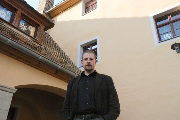 Götz Kubitschek auf seinem Rittergut in Schnellroda 