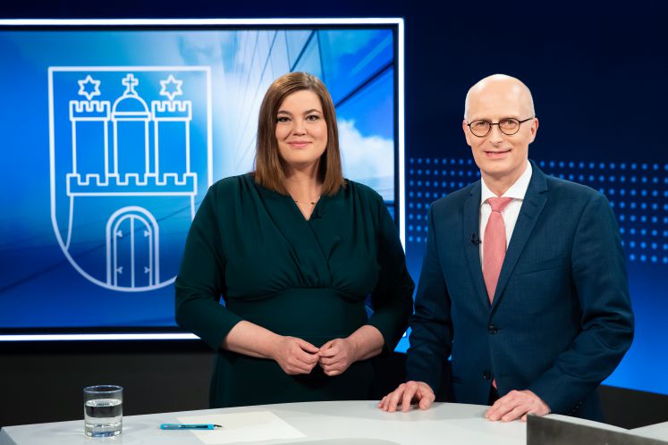 Katharina Fegebank (Bündnis 90/Die Grünen) und Peter Tschentscher (SPD) beim TV-Duell im NDR Fernsehen