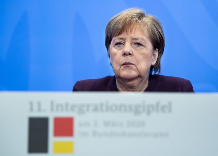 angela-merkel-sprache-demokratie-integrationsgipfel