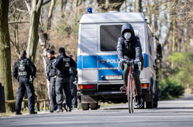 polizei-kontrolen-coronakrise-soldaten-berlin