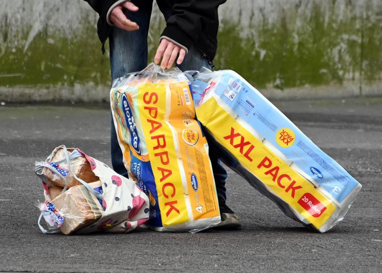 psycholgie-hamstern-klopapier-einzelhandel-angst-kaufverhalten-coronakrise-quarantaene