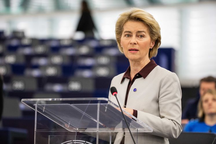 corona-grenzschliessungen-eu-schengen-stau-warenverkehr-ursula-von-der-leyen