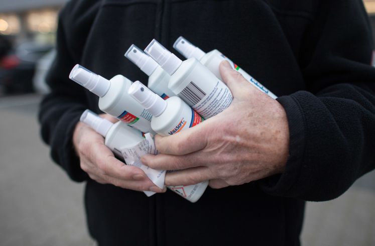 hamsterkauefe-desinfektionsmittel-hygieneartikel-dm-drogerie-christoph-werner