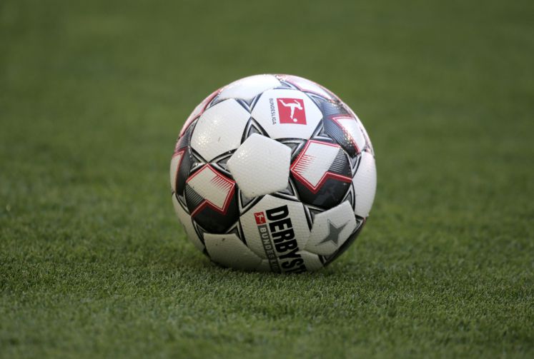 fussball-corona-rote-karte-geisterspiele-bundesliga