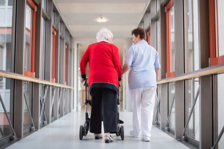 seniorenheime-corona-krise-altenpflege-risikogruppe