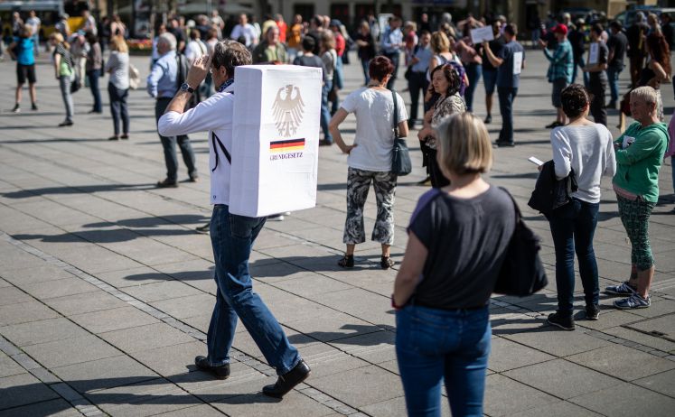 corona-maßnahmen-exekutive-grundgesetz-gerichtsurteile-bayern-hamburg-saarland