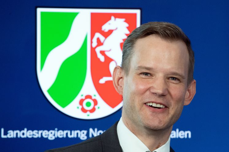 /politik-corona-virus-streeck-drosten-laschet-riffreporter