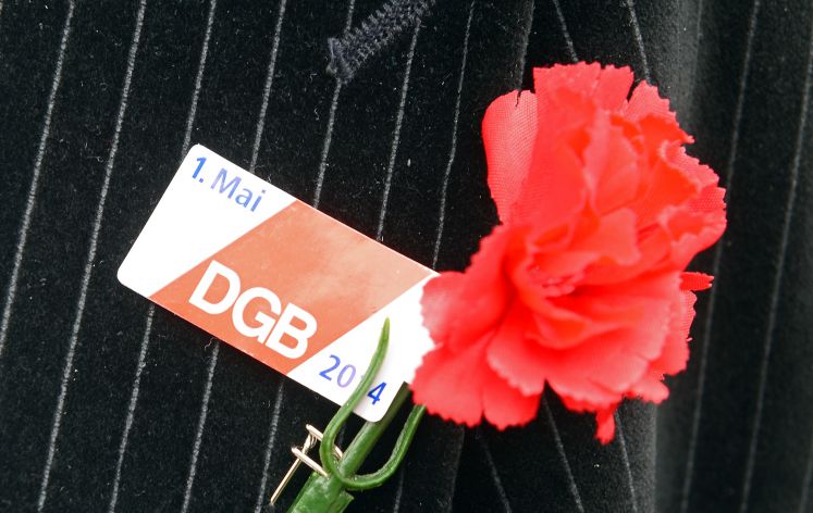 erster-mai-nelke-dgb-internet-bauerfeind-solidarisch-rainer-hoffmann 