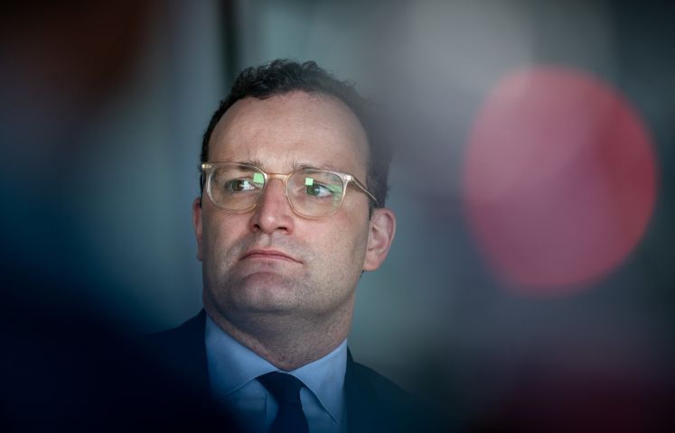 immunitaetsausweis-corona-versuchung-jens-spahn-demokratie