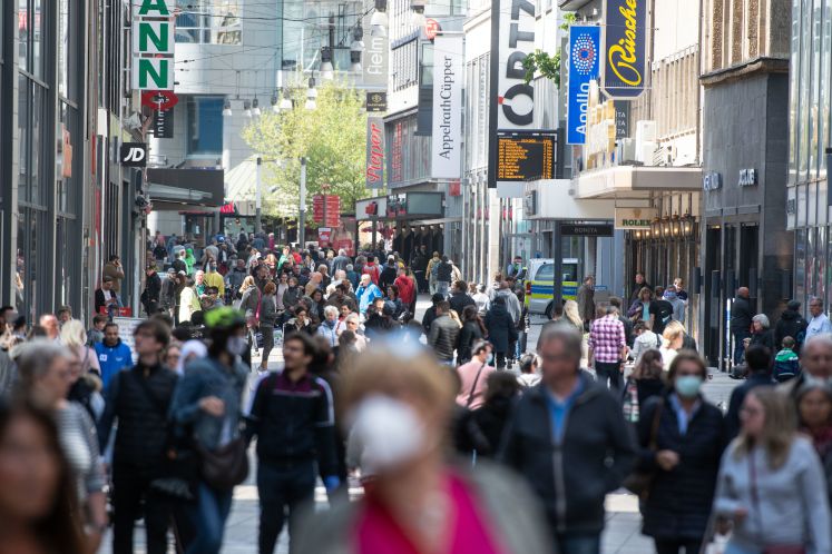 en-passant-leben-digitales-labyrinth-corona-pandemie-kontaktverbot-abstand