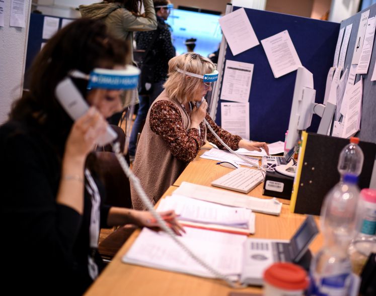 gesundheitsaemter-corona-virus-rki-beamte-faxpapier