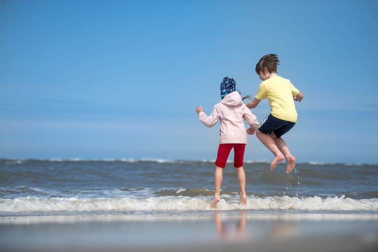/innenpolitik/kita-schulen-oeffnungen-fussball-urlaub-grenzoeffnung-muetter-eltern