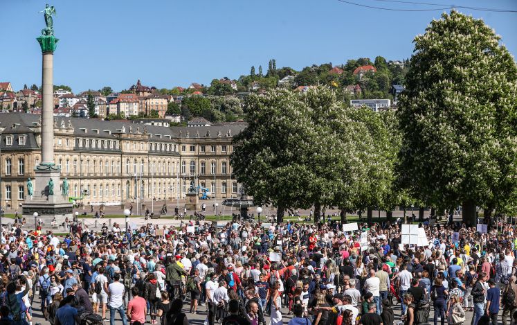 medien-coronakrise-proteste-demonstrationen-kritiker-verschwoerungstheorien