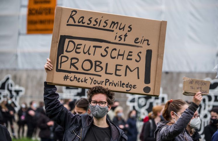 rassismus-deutschland-rassistisch-debatte-stern-rasse-selbsttest-deutschland-fragen-vorurteil-ungerechtigkeit-menschen-grundgesetz-diskriminierung-korrektheit-toleranz