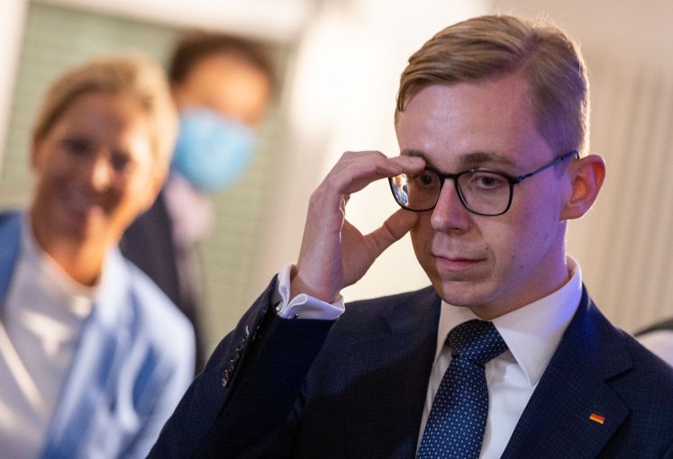 Die Sache ließ sich nicht gerade rücken: Philipp Amthor bei seinem Rückzug von der Kandidatur/dpa