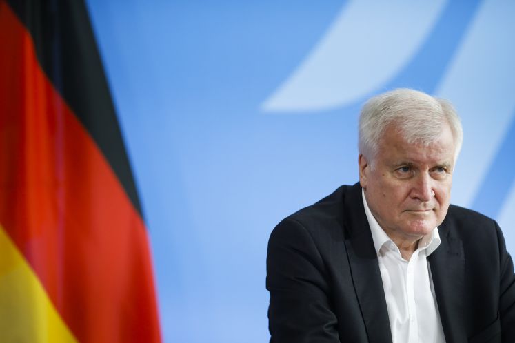 horst-seehofer-hass-kolumne-taz-innenminister-versager