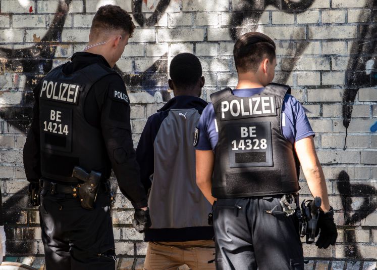 polizeigewerkschaft-berlin-antidiskriminierungsgesetz-gruene-justizsenator-beweislastenumkehr