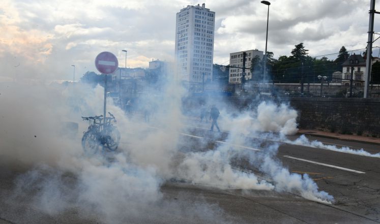unruhen-frankreich-bandenkrieg-dijon-einwanderer-drogen-strassenkampf-lepen-marinelepen-le-pen-auslander-polizei-eingreifen-berichterstattung-anarchie-krieg