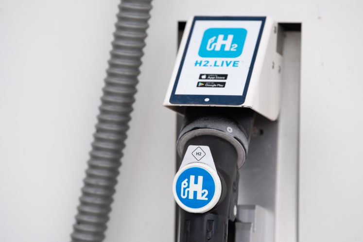wasserstoff-elektromobilitaet-autos-industrie-raffiniertes-oel-fossile-energietraeger